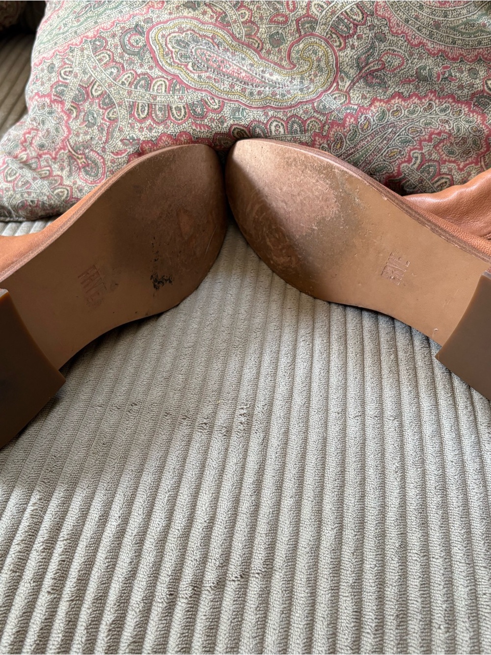 FRYE Ladies Hank Chelsea Boot Tan Brown Leather - 7 - Picture 5 of 9